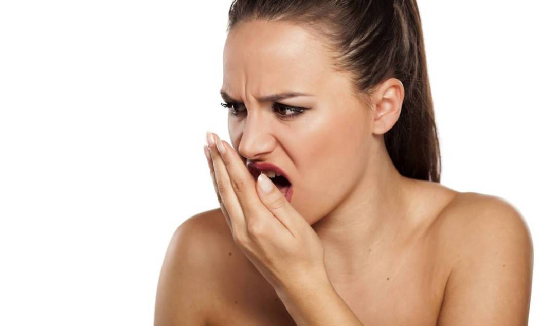Три способа проверить, есть ли плохой запах изо рта